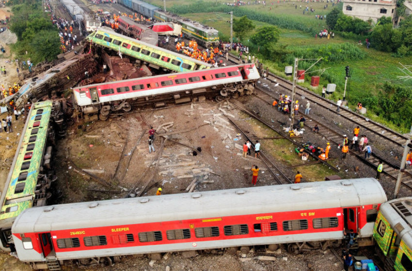  Choque de trenes en India: ya son más de 260 muertos y cientos de heridos