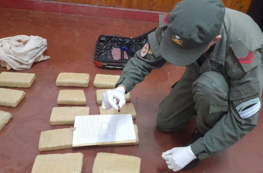  Misiones: En 15 minutos, secuestran 18 kilos de marihuana y más de un millón de pesos