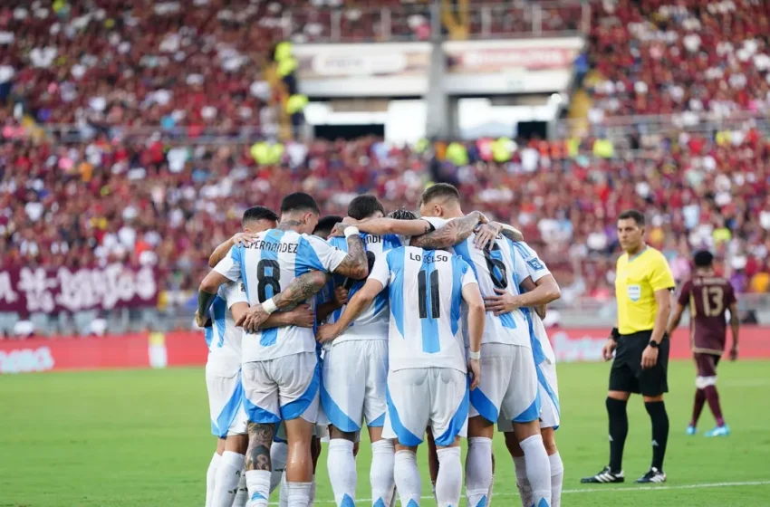 Argentina igualó 1-1 ante Venezuela por las Eliminatorias, en un duelo marcado por el mal estado del campo de juego